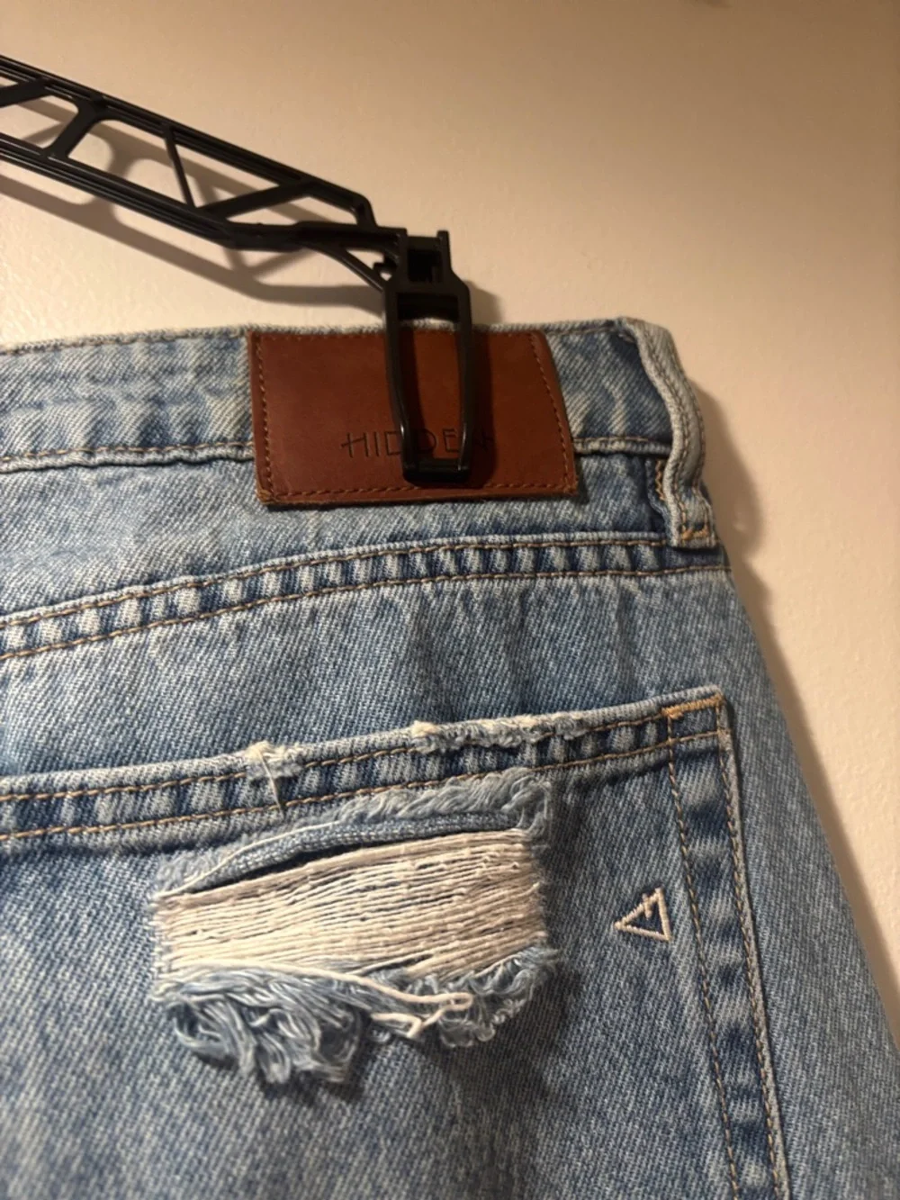 EUC Hidden straight leg Jeans with a slit at the hem size 31